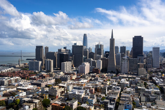 Panoramic view of San Francisco Bay and downtown skyline, USA - Powered by Adobe