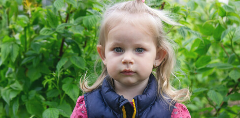 The little girl has snot. Spring allergies