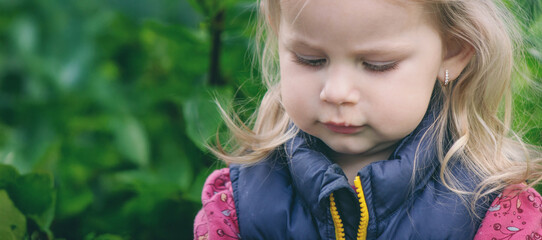 The little girl has snot. Spring allergies