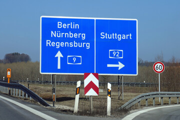 Tabellarischer Vorwegweiser Richtung Berlin Nürnberg Regensburg Stuttgart