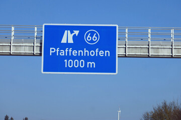 Autobahnschild Autobahnausfahrt Pfaffenhofen 