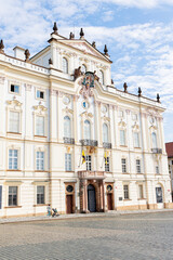 Obraz premium Elegant Baroque-style building with intricate architectural details in Prague, Czech Republic
