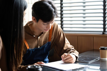 Entrepreneur collaborating on business ideas in a modern cafe