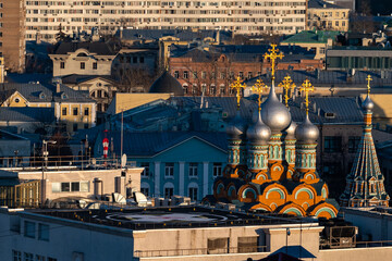 A helicopter pad on the building of the Research Institute of Emergency Pediatric Surgery and Traumatology and Church of St. Gregory of Neocaesarea on Polyanka Street.