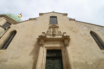 La cathédrale Sainte-Anne, cathédrale romane, vue de l'extérieur, ville de Apt, département du Vaucluse, France