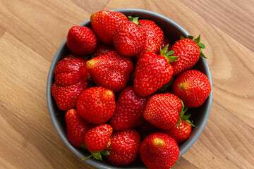 red strawberries in a plate on the table, strawberry texture, strawberry close-up, strawberry photo background