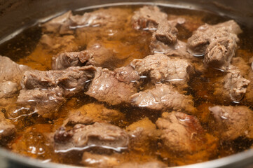 Cooking Stewed Meat in a Broth to Achieve a Truly Delicious and Rich Flavor for Your Dish
