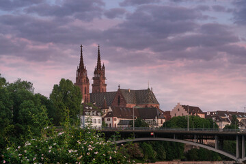 Schweiz, Basel, Baselstadt, Basel-City, Nordwestschweiz, Rhein, M&uuml;nster, Markthalle, Stadtbild, Morgenstimmung, Morgenrot, M&uuml;nsterkirche, Sonnenaufgang, Kircht&uuml;rme, Rochet&uuml;rme,