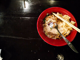 Fried noodles in a bowl