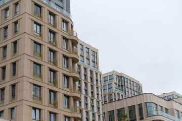 Fototapeta premium Modern residential buildings in a metropolitan area under overcast sky