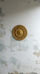 Naklejka premium Ornamental medallion on distressed wall interior surface