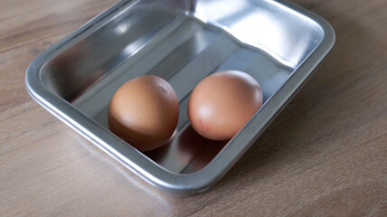 oeufs dans un plat