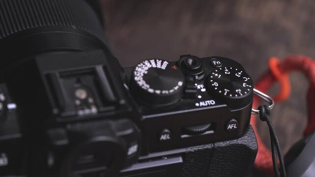 digital SLR camera with interchangeable lens
