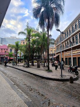 Pra&ccedil;a do Mascate no cora&ccedil;&atilde;o do SAARA, centro hist&oacute;rico do Rio de Janeiro