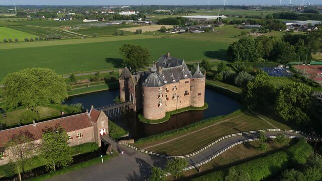 Ammersoyen Castle is a castle in Ammerzoden , in the Bommelerwaard in the west of the Dutch province of Gelderland, The Netherlands.
