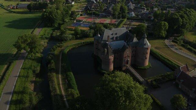 Ammersoyen Castle is a castle in Ammerzoden , in the Bommelerwaard in the west of the Dutch province of Gelderland, The Netherlands.
