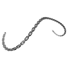Elongated chain with gradual bend