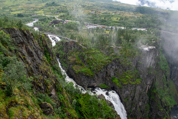 Dramatisk utsikt over Vøringsfossen og Måbødalen
