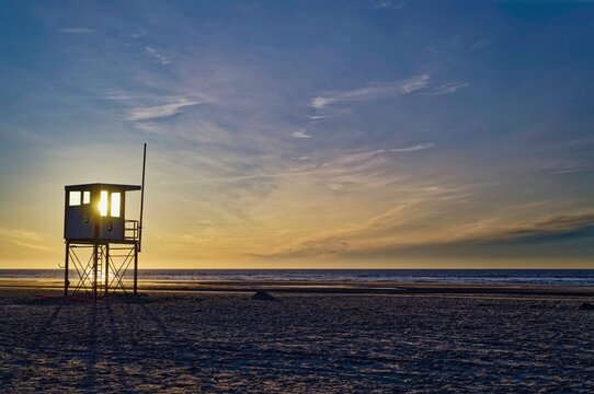 Silhouette of a lifeguard hut on the beach at sunset, Juist, Aurich, East Frisia, Lower Saxony, Germany