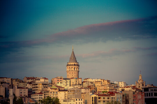 Fototapeta Galata Tower and city skyline, Istanbul, Turkey
