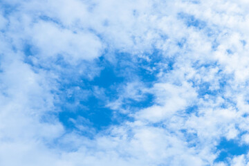  6月の空　朝の青空に白い雲30