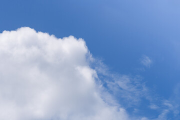 Obraz premium Blue sky with white cloud background. White cloud on blue sky. 