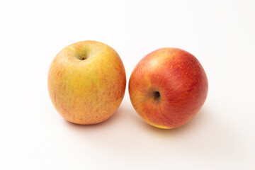 白背景に林檎