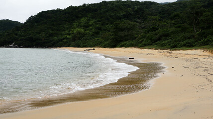Praia de Zimbros, litoral do estado de Santa Catarina, sul do Brasil