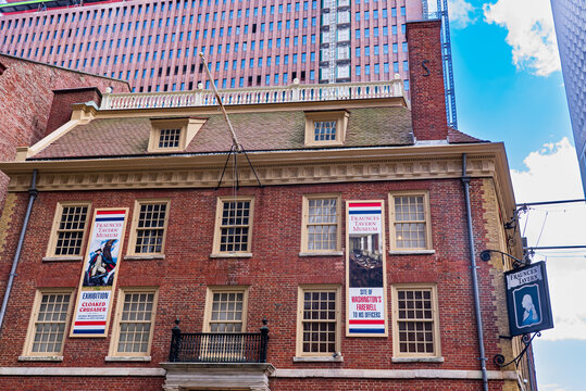 Fraunces Tavern Museum, situated at 54 Pearl Street at the corner of Broad Street in the Financial District of Lower Manhattan. NYC, New York State, United States of America.