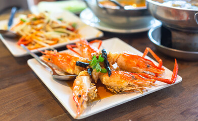 Fried Shrimp with Tamarind Sauce