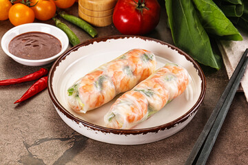 Vietnamese spring roll with prawn