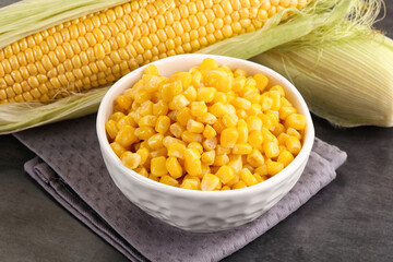 Canned sweet young corn grain