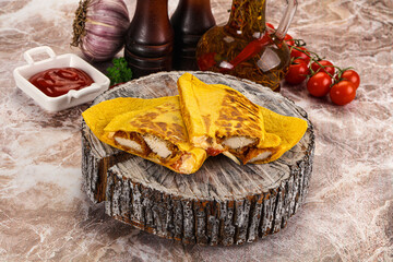 Spicy quesadillas with chicken fillet