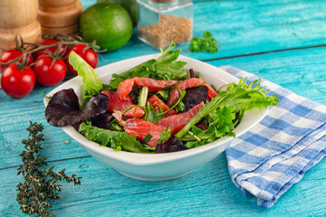 Salad with salmon and arugula