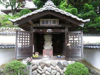日高市の聖天院にある高麗王廟（高麗王若光の墓）