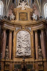 Vista del altar mayor de la catedral románica de Zamora, España