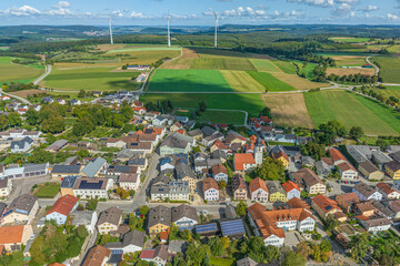 Langenaltheim im Hochland der Weißenburger Alb in Mittelfranken von oben