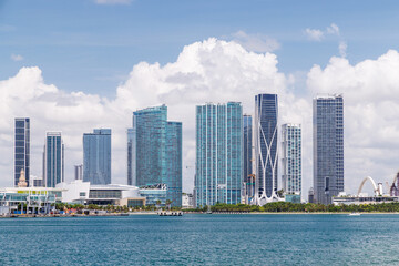 Fototapeta premium Modern skyline of Miami with towering skyscrapers, tropical vibe, and waterfront views