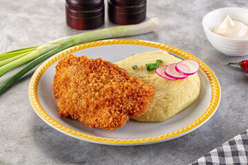 Chicken schnitzel with mashed potatoes