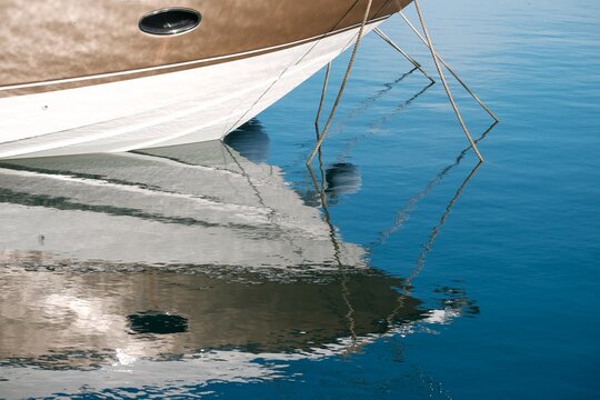 Yacht Spiegelung im Wasser