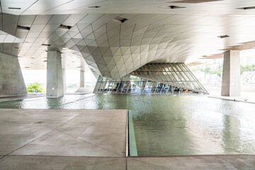 Moderne Architektur am Mus&eacute;e des Confluences in Lyon Wasserspiele und Design