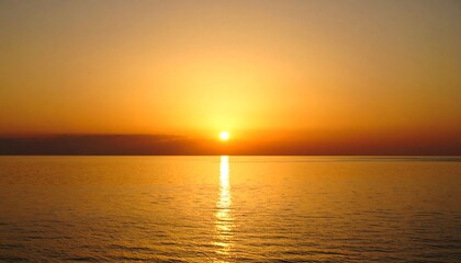 Obraz premium Golden sunset over calm sea