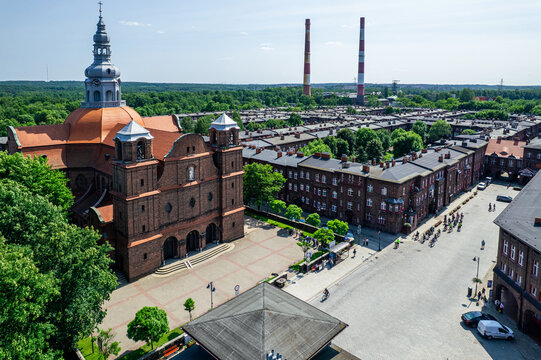 G&oacute;rnicze osiedle położone na południu Katowic, znajdujące się na Szlaku Zabytk&oacute;w Techniki. Nikiszowiec zabytkowe osiedle dla g&oacute;rnik&oacute;w. Panorama z lotu ptaka w lecie