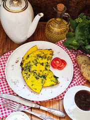 omelette with spinach and tomatoes
