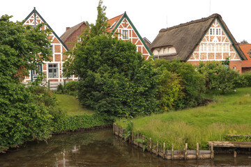 Typisch Altes Land; Fachwerkhäuser in Borstel