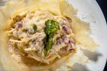 pasta patate tortellini risotto genovese napoletana funghi minestra fagioli pomodori crostacei vongole