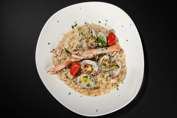 pasta patate tortellini risotto genovese napoletana funghi minestra fagioli pomodori crostacei vongole