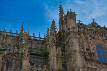 Obraz premium Twin Jewels of Time: Plasencia's Cathedral and Main Square