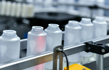 High speed counting and automatic tablet bottling machine in the pharmaceutical industry production line