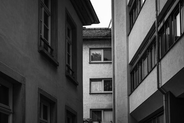 Urban alleys reveal hidden stories between buildings in a historical neighborhood